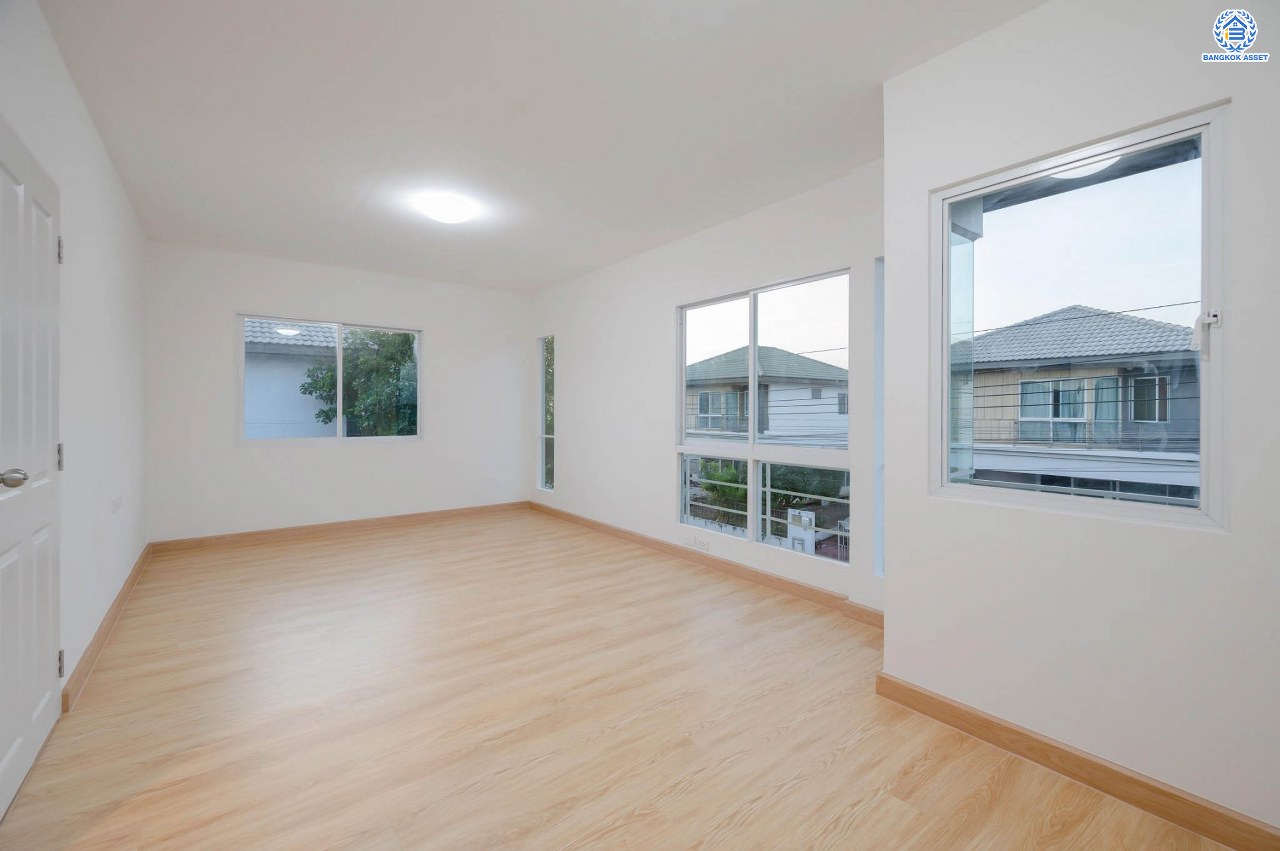 บ้านมือสองตกแต่งใหม่ สังคมคุณภาพแบรนด์ LH โครงการ อินนิซิโอ2 ปิ่นเกล้า-วงแหวน เนื้อที่ 50.3 ตร.ว. ฟังก์ชัน 3 ห้องนอน 2 ห้องน้ำ 1 ห้องอเนกประสงค์ จอดรถได้ 2 คัน บนทำเลศักยภาพ เดินทางสะดวก เชื่อมต่อทั้งปิ่นเกล้า-ศาลายา ใกล้เซ็นทรัลเวสต์เกต รถไฟฟ้าสายสีม่วง "สถานีตลาดบางใหญ่" และทางด่วน "กาญจนาภิเษก"...